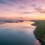 Ratusan danau terbentang di dunia, mulai dari benua Asia sampai Amerika. Namun, manakah danau terbesar di dunia?