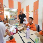 Salut! Dukung Program Prabowo-Gibran, PJ Wali Kota Batu Gunakan Dana Pribadi Uji Coba Makan Siang Gratis
