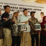 Moreno Soeprapto Serahkan Bantuan Alat Memasak Listrik di Malang