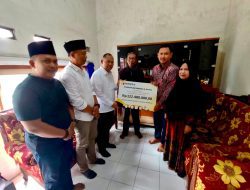 Bawaslu Serahkan Dana Kerohiman untuk Keluarga Almarhumah Vina Rizki