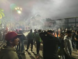 Gedung DPR Senayan Sepi, Buruh Duduki Jalanan