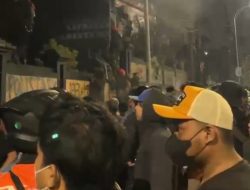 Kota Malang Mencekam, Massa Geruduk Polresta Tuntut Keadilan Affan
