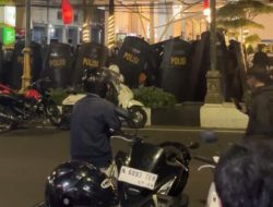 Gas Air Mata Warnai Ricuh Demo di Polresta Malang