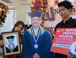 Wisuda UMM Dibalut Haru, Gelar Anumerta untuk Ghozi