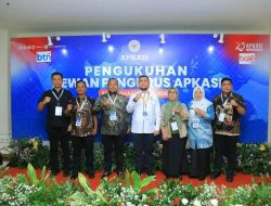 Bupati Hendriyanto Resmi Dikukuhkan Mendagri sebagai Pengurus Apkasi 2025–2030