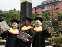 Momen Langka, Tiga Anggota Keluarga Lulus Bersama di UB