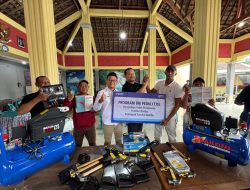 Banyu Biru Salurkan Bantuan Alat Furnitur Bambu Mojogebang