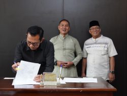 Nurochman Teken Pakta Integritas, Targetkan Birokrasi Yang Bersih Dan Selaras Visi Mbatu Sae