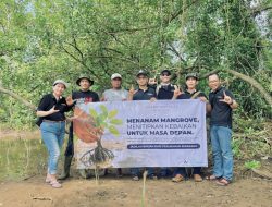 Aksi Nyata Hari Bumi, Grand Mercure Malang Mirama Turun ke Pesisir Tanam Mangrove