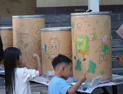 Libur Sekolah, Anak-anak Berkreasi Mewarnai Tong Bekas di BeSS Malang