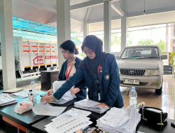 Kelompok 4 PKM FH UB Turun Tangan Layani Administrasi Kependudukan Warga Palaan