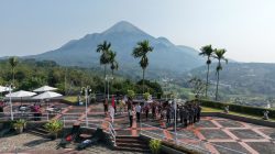 Grand Whiz Hotel Trawas Mojokerto Ajak Tamu Hormati Bendera di HUT ke-81 RI