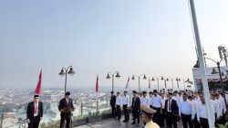 THE 1O1 Malang OJ Gelar Upacara Kemerdekaan di Rooftop Tertinggi Kota Malang