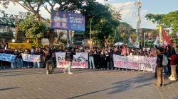 Gema 17 Tuntutan Rakyat Aliansi Bangkit Bersatu Guncang Kayutangan Malang